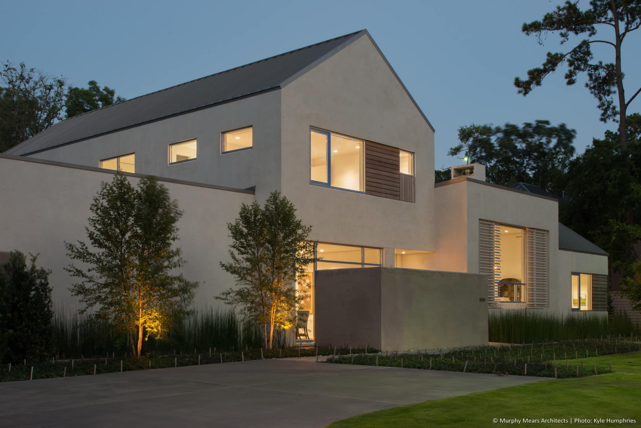 Modeled exterior stucco and interior plaster finishes under balanced light at dusk reveal the volumes within the AAC block home.